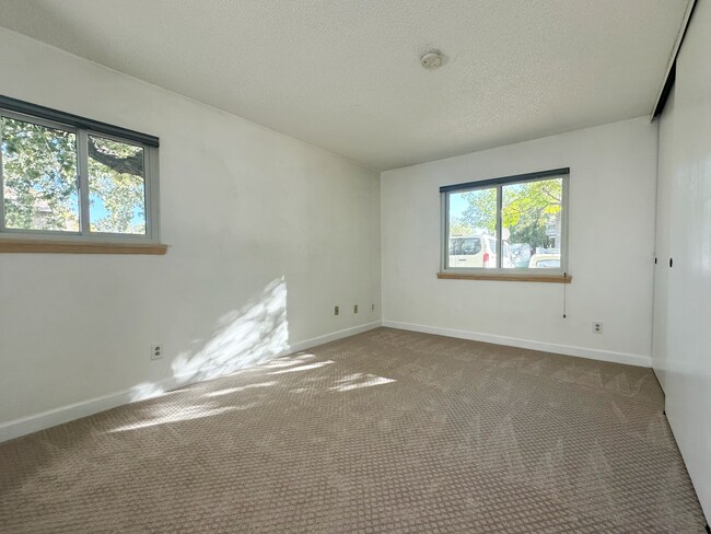 Foto del edificio - 8555 Fairmount Dr