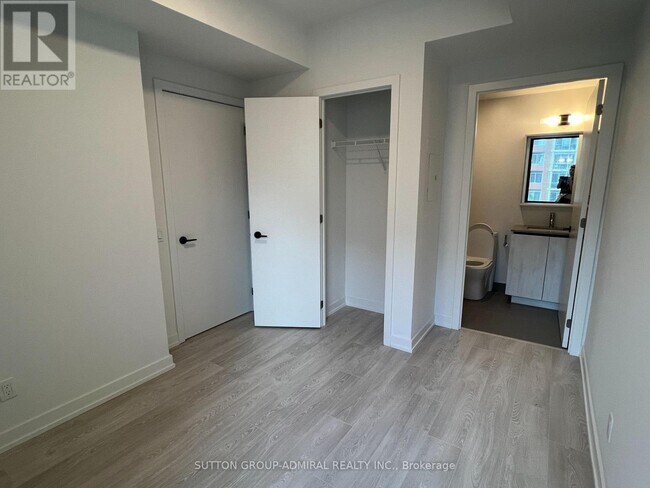 Building Photo - 35 Parliament St