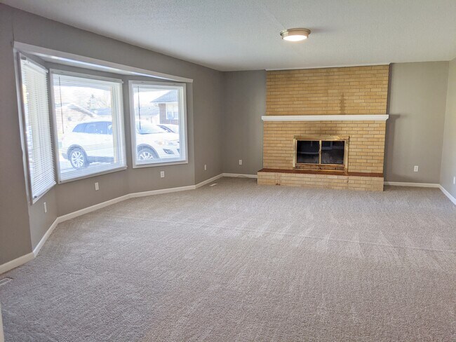 Building Photo - 9 N New Pl