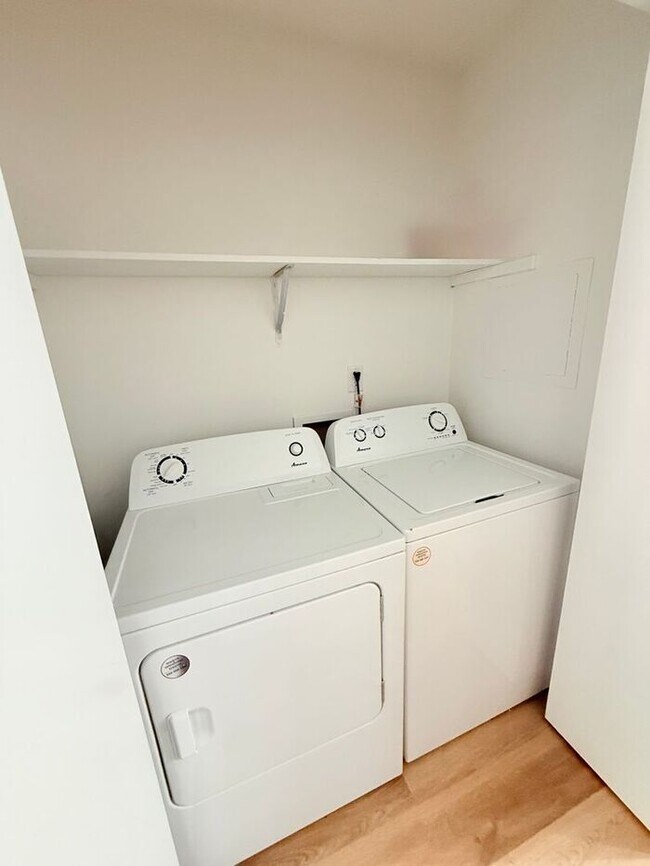 Building Photo - Perfectly sized 2 bedroom 1 bath