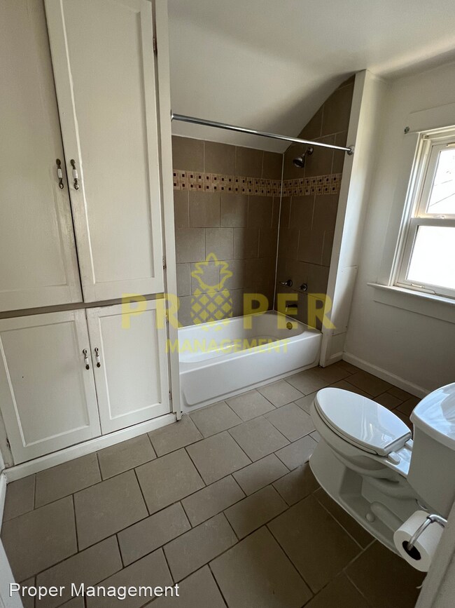 Building Photo - 3 br, 1 bath House - 29 E Shadyside Dr