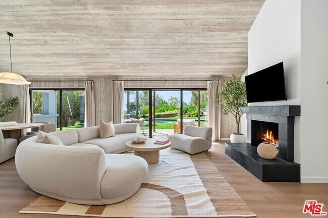 Foto del edificio - 28036 Sea Ln Dr