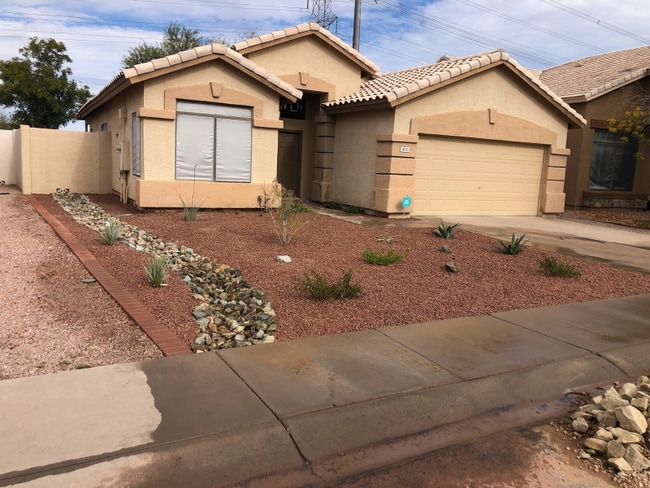 Building Photo - 1870 E Drake Dr