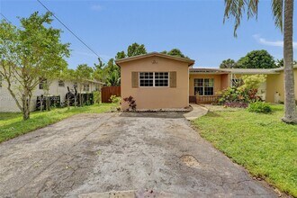 Building Photo - 6860 SW 18th Ct