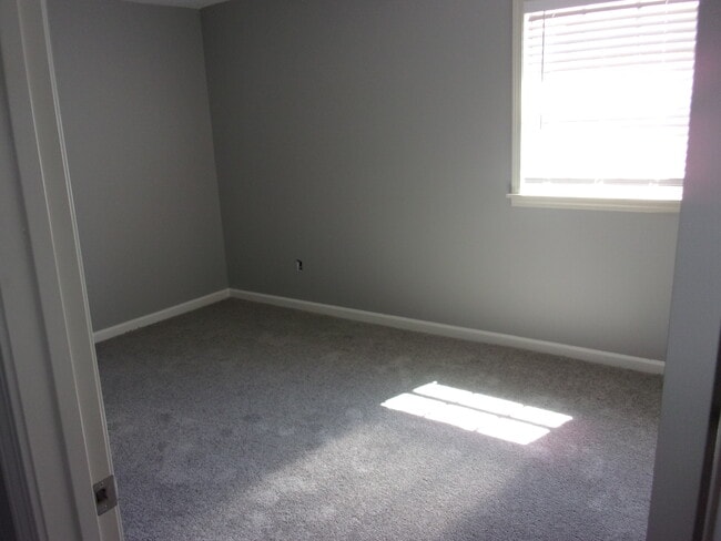 Building Photo - 1594 Oakwood St