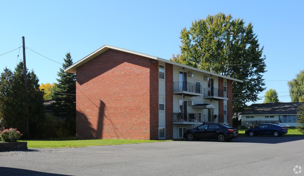 Building Photo - North Gardens