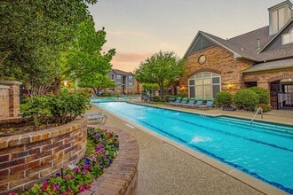 Building Photo - Seasons at Green Oaks