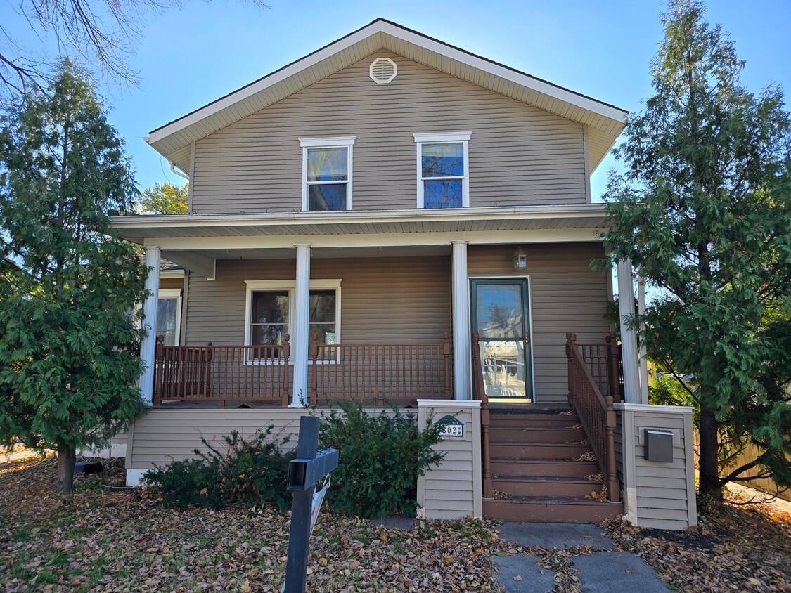 Foto principal - 802-811 11th Ave N