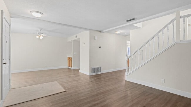 Building Photo - 142 Village Ct