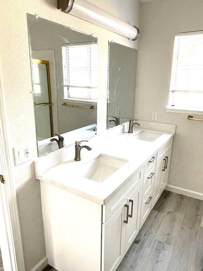 Building Photo - 7271 Ventana Dr