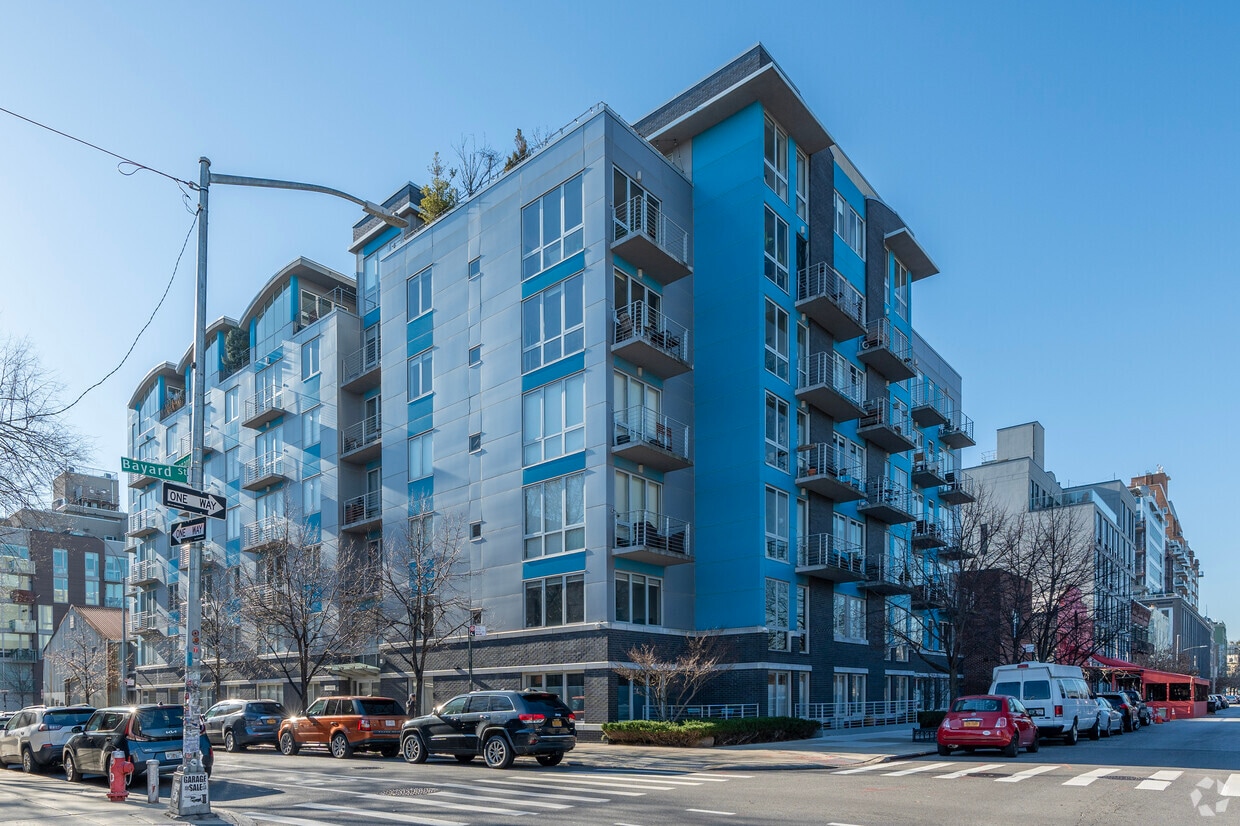 415 LeonardSt - Aqua