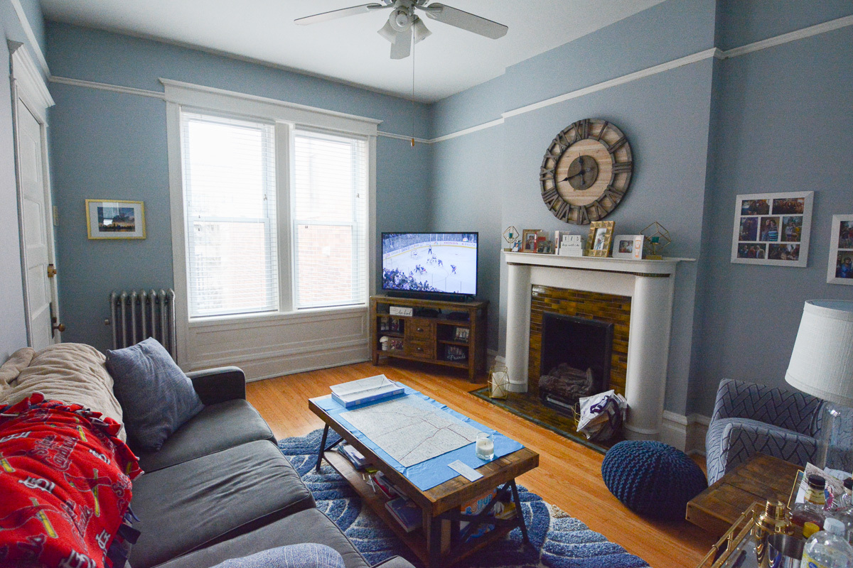 Living Room - 725 W Aldine Ave