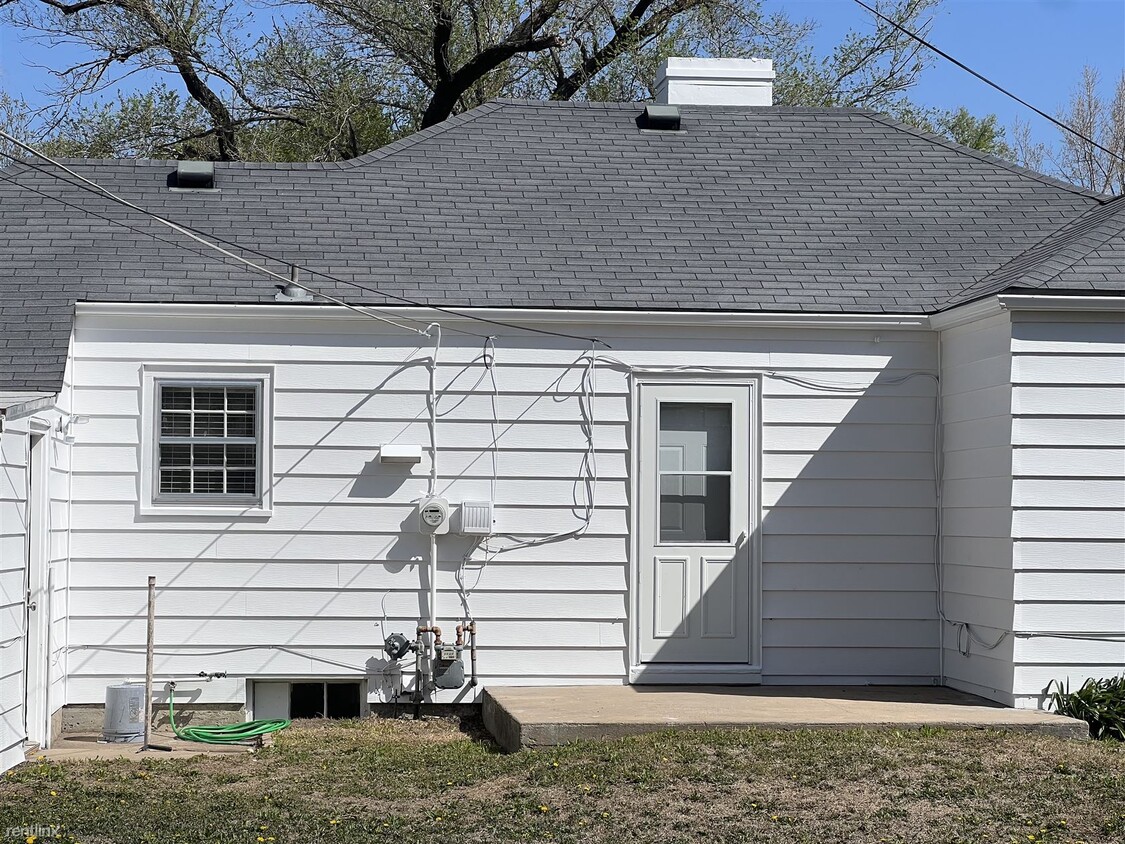 Building Photo - 2 br, 1 bath House - 2121 E Bayley St