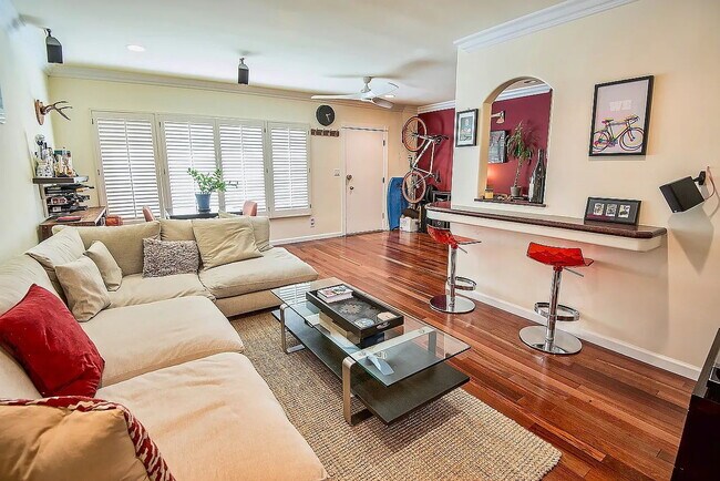 Foto del edificio - "Charming 1-Bedroom Retreat in Prime Santa Monica Location – Welcome Home!"