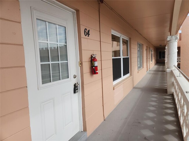 Foto del edificio - 2458 Columbia Dr