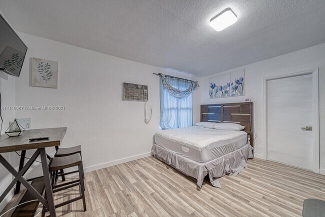Foto del edificio - 10011 SW 43rd St