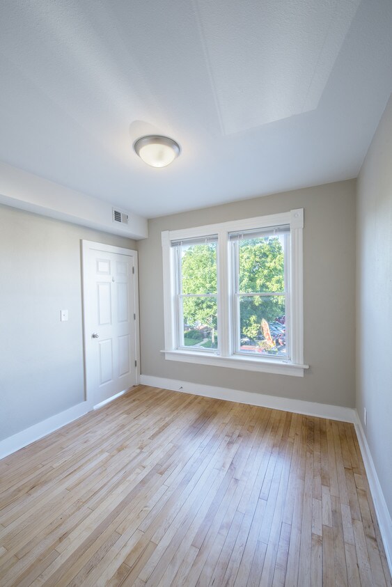 Foto principal - 2477 S Howell Ave