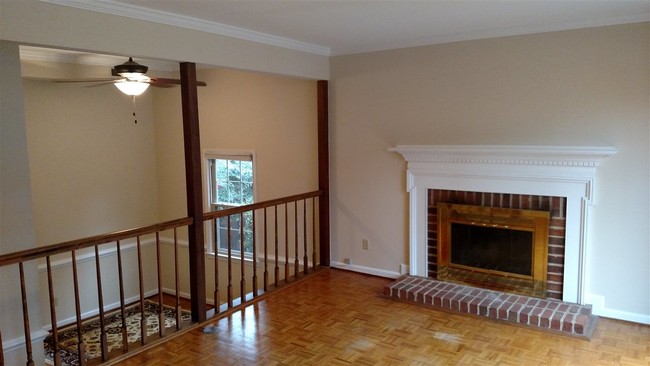 Foto del edificio - 933 Huntwood Ln
