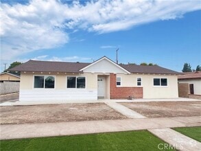 Building Photo - 5261 Raintree St