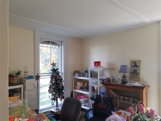 Interior Photo - 224 Locust St