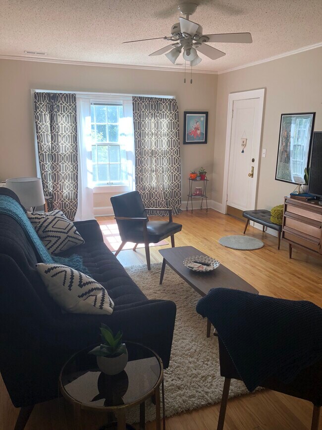 Sala de estar - 2640 Lake St