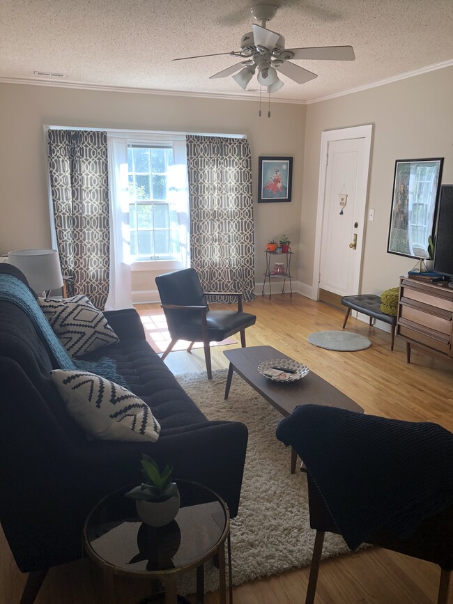 Living Room - 2640 Lake St