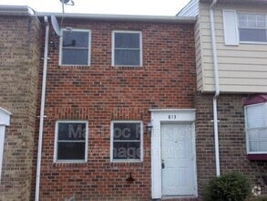 Building Photo - 813 Sledgehammer Dr