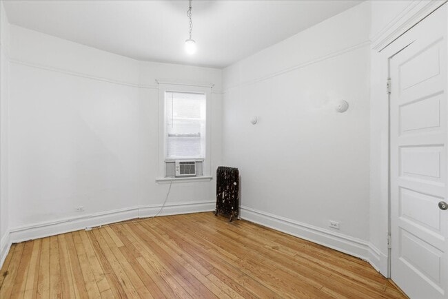 Building Photo - 2839 N Clark St