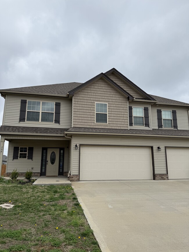 Building Photo - 206 Elwell Rd