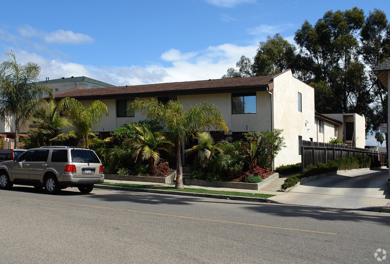 Foto del edificio - 380 Ellwood Beach Dr