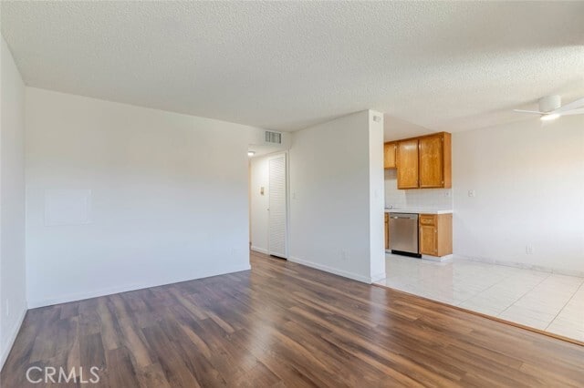 Building Photo - 909 E Chevy Chase Dr