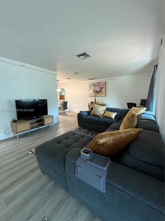 Foto del edificio - 2706 Montego Dr