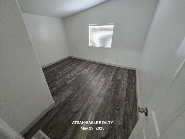 Building Photo - 853 Sandpiper Dr