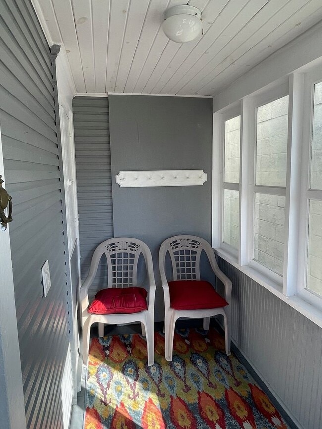 Building Photo - 263W