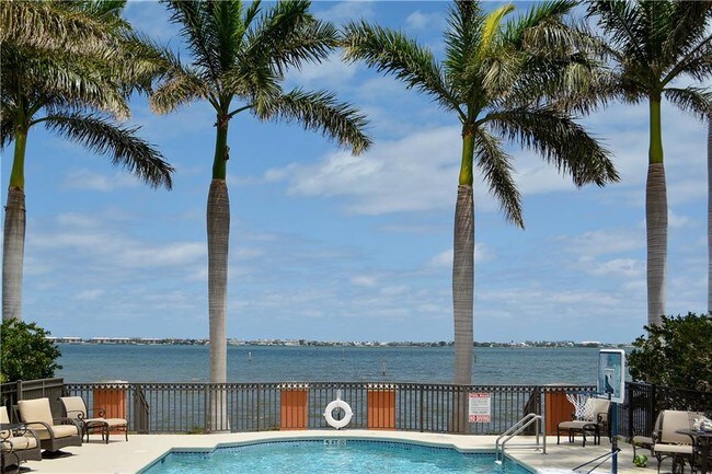Building Photo - 1508 NE Outrigger Landings Dr