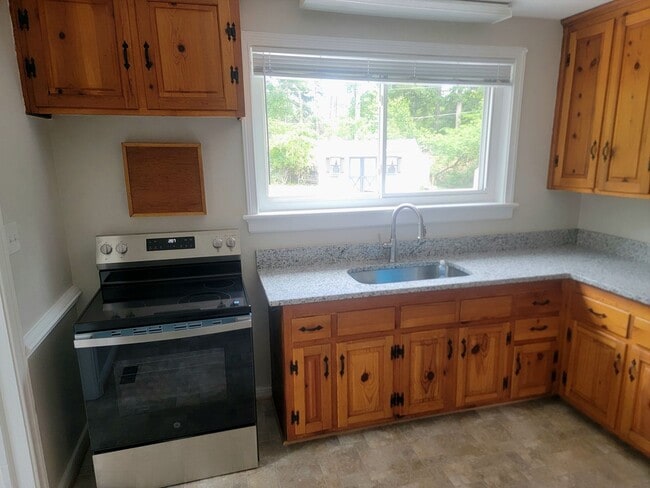 Foto del edificio - FOR RENT – Updated 3 Bedroom Brick Rancher in a Fantastic Location!