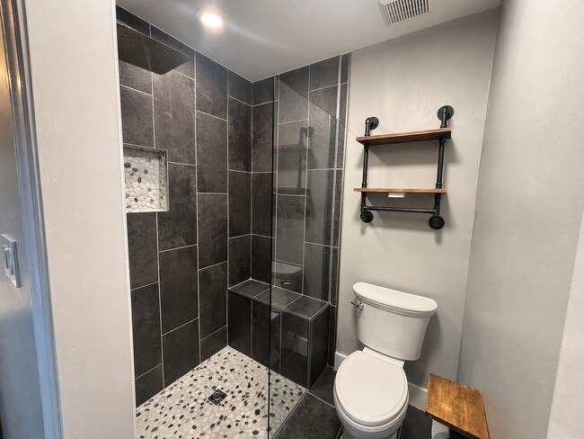 Baño principal - 1062 Washington St