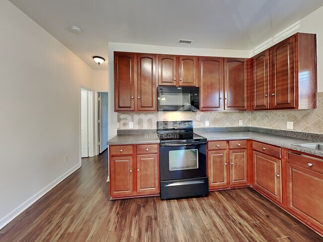 Foto del edificio - 1018 Skillbeck Rd