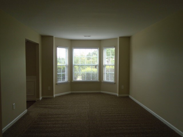 Building Photo - 529 Trotters Ln