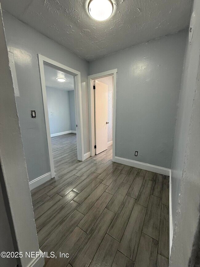 Foto del edificio - 1574 W 14th St