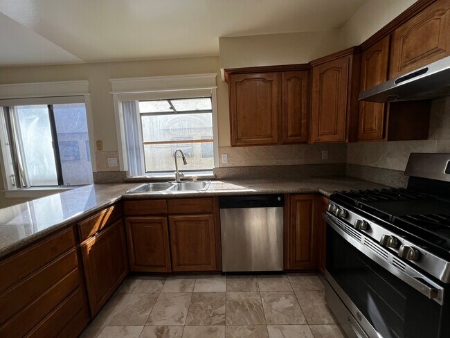 Building Photo - 555 W Wilson Ave