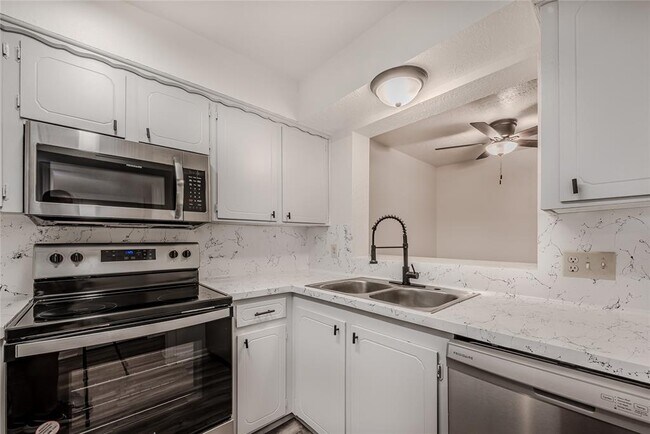 Foto del edificio - 1803 Country Village Blvd