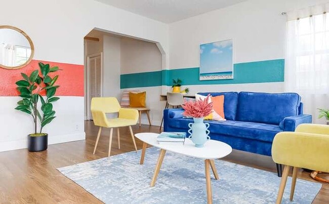 Building Photo - Sunny-Side Up - Cozy and Central Home with...