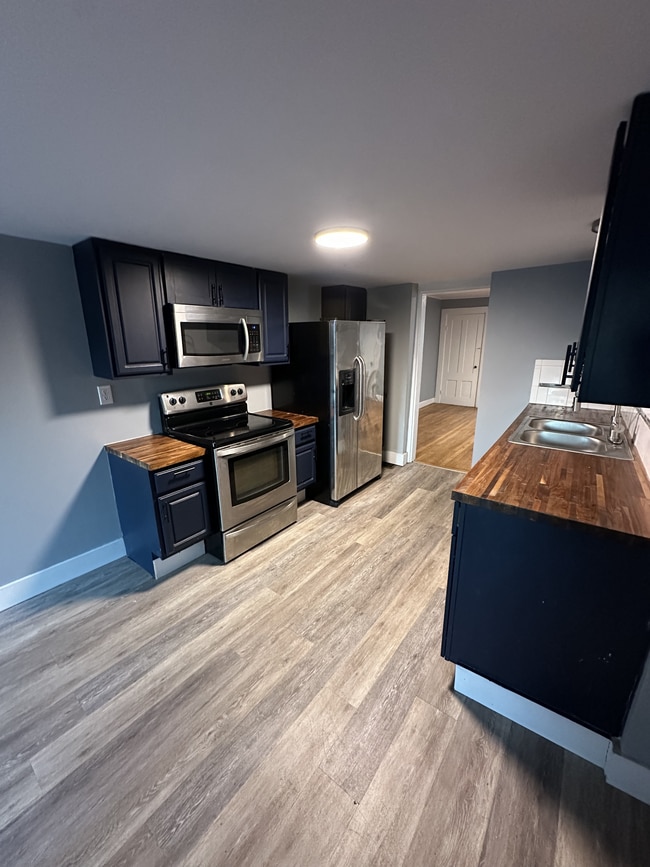 Building Photo - 178 Birch St