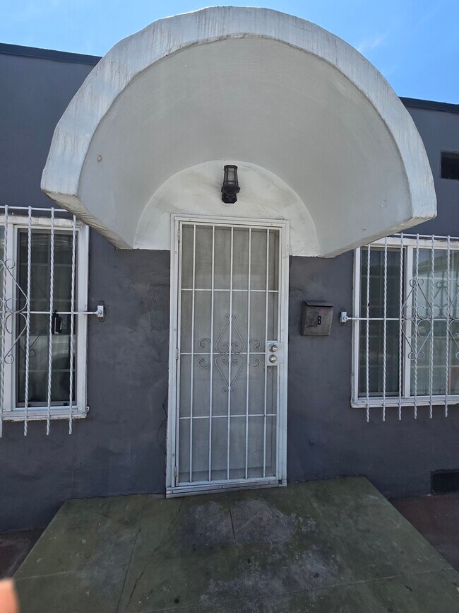 Foto del edificio - 6417 Gifford Ave