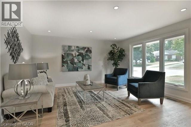 Photo du bâtiment - 318 Sanatorium Rd