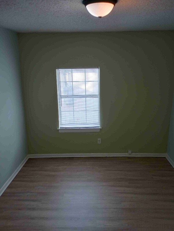 Building Photo - 1204 W 27th St
