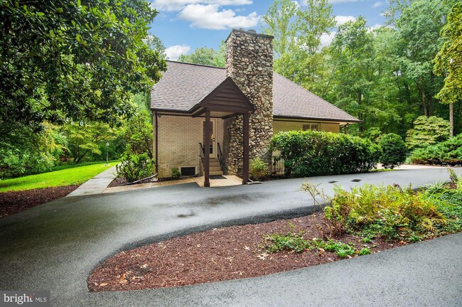 Building Photo - 7114 Wolf Den Rd