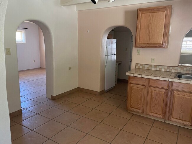 Building Photo - 110 Las Crucitas St