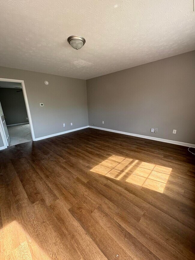 Foto del edificio - 332 E Oak St